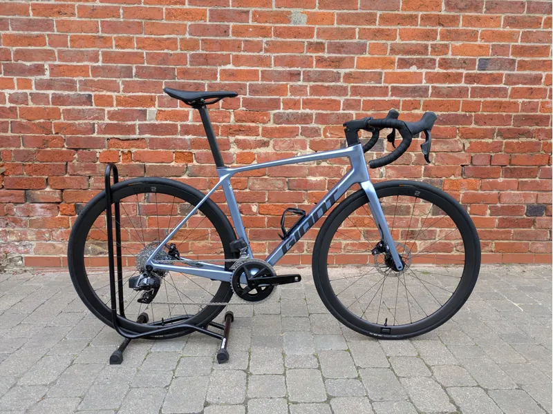 EX DEMO Giant TCR Advanced 0 AXS Medium in Frost Silver