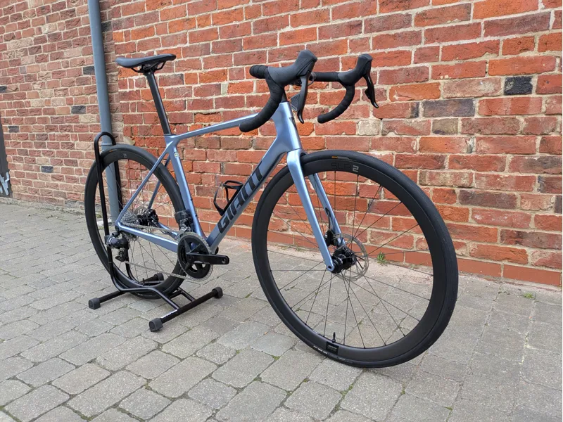 EX DEMO Giant TCR Advanced 0 AXS Medium in Frost Silver-1