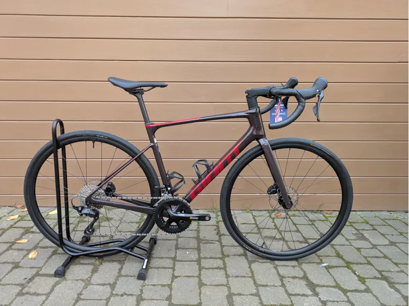 Ex-Demo Giant Defy Advanced 2 Tiger Red Size Medium