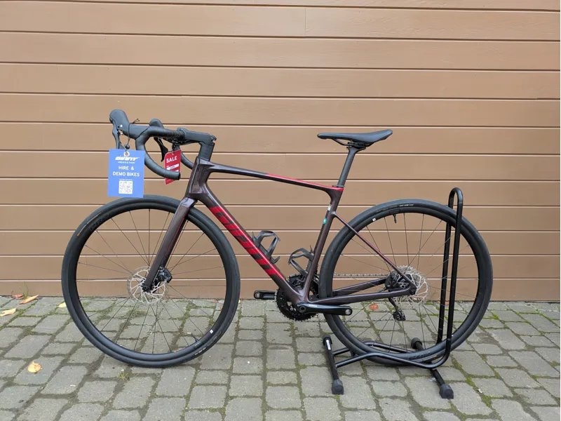 Ex-Demo Giant Defy Advanced 2 Tiger Red Size Medium-1