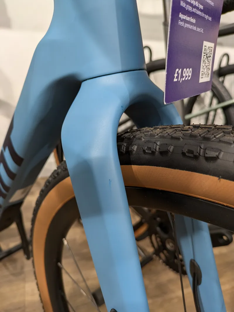 Showroom Giant Revolt Advanced 3 Gravel Bike in Aquarium Medium-2