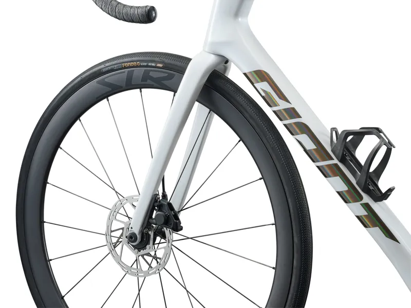 Showroom Giant Defy Advanced Pro 1 Road Bike in White Medium-3
