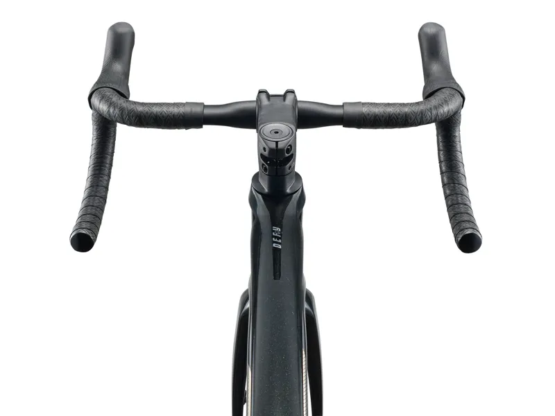 Showroom Giant Defy Advanced 2 Road Bike in Black Medium-4