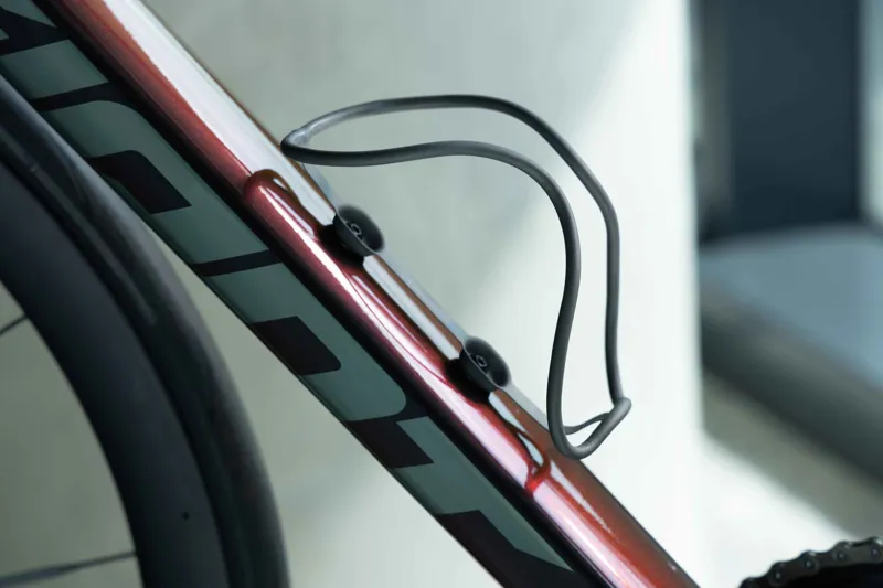 Giant Airway Pro Titanium Bottle Cage-2